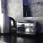 شقة Neon